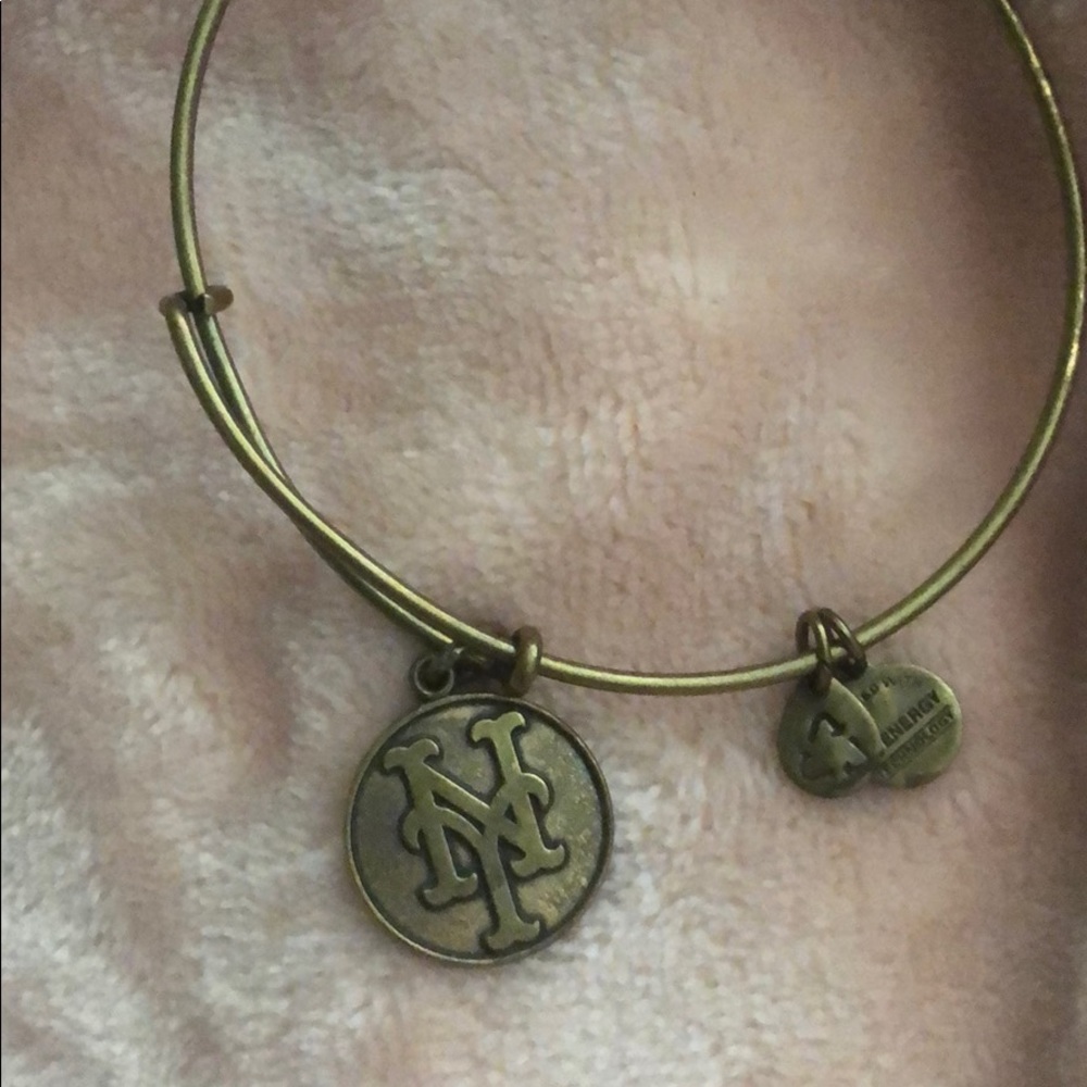 Sports alex & Ani